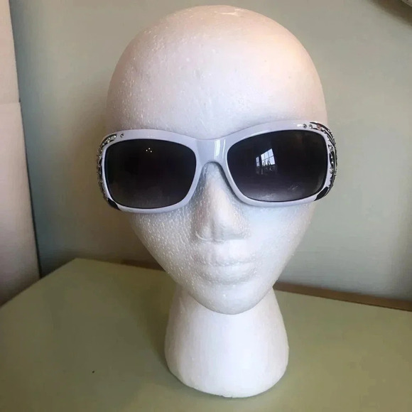 𝅺Vintage 80’s - 90’s zebra print white sunglasses - Picture 5 of 11